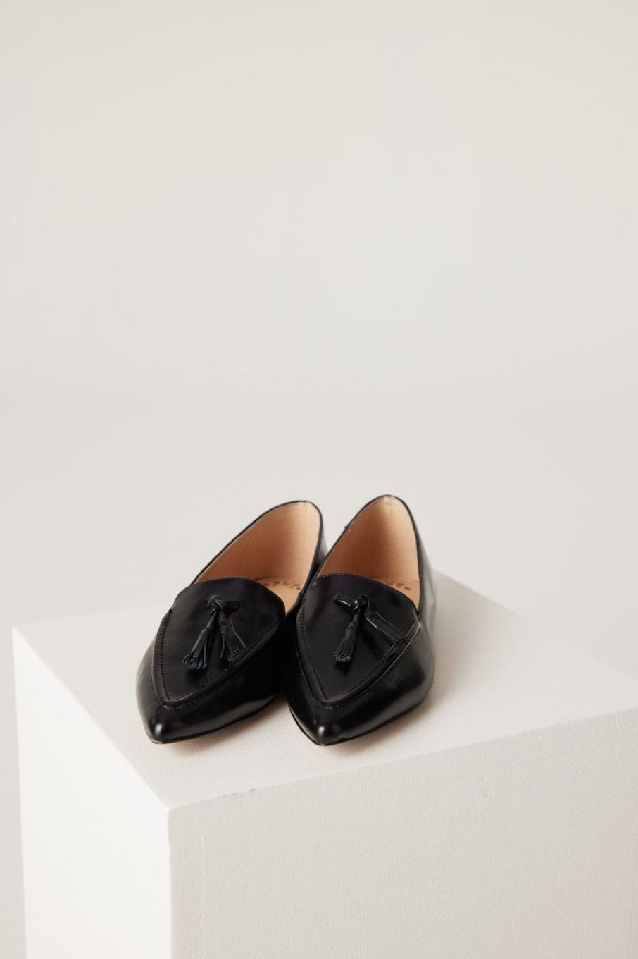 Cable Melbourne Shoes | Millwoods Poplar Pointed Flat - Black